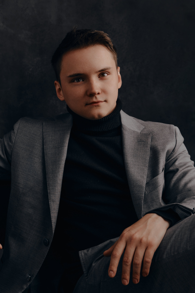 Даниил Шустов